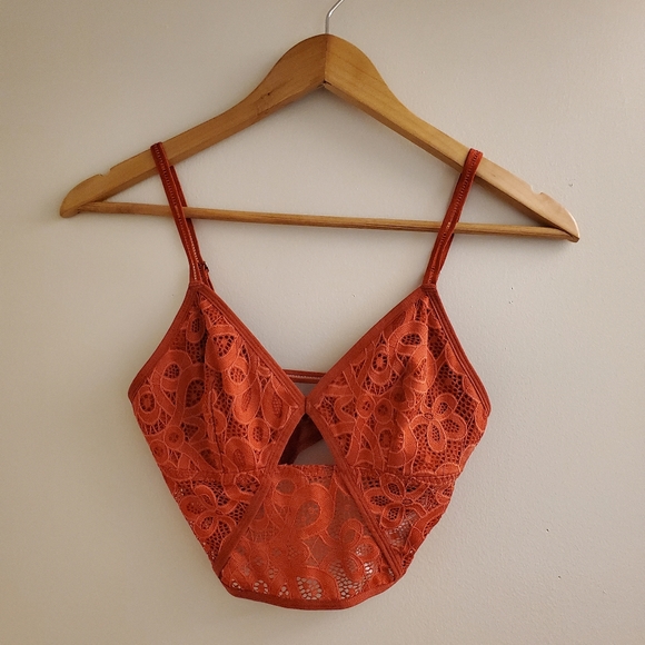 Lace cut out bralette - Picture 3 of 6